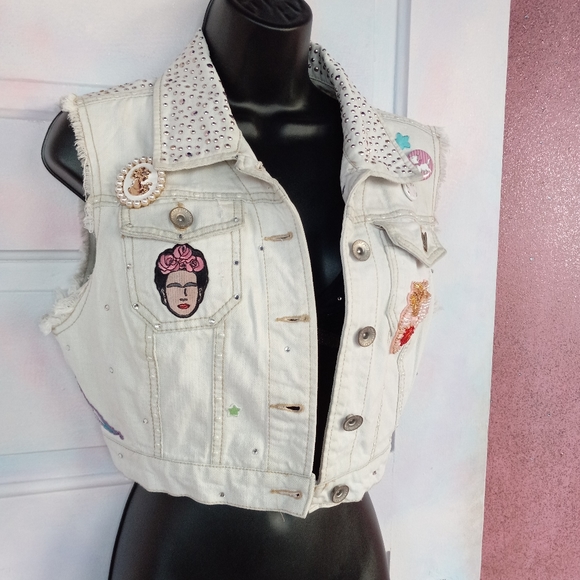 💝Kawaii princess cropped light wash ooak vest! Sparkles & pearls PRICE FIRM - Picture 8 of 16